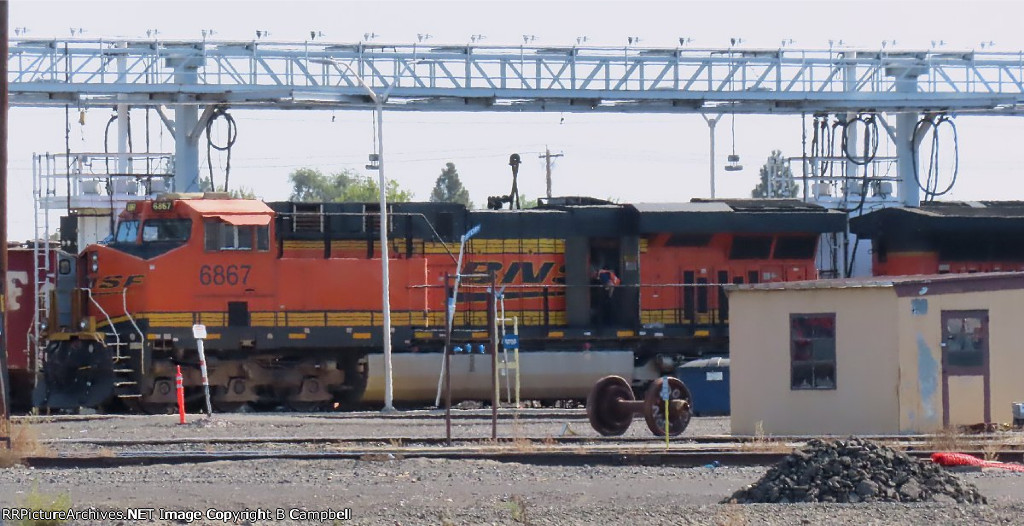 BNSF 6867